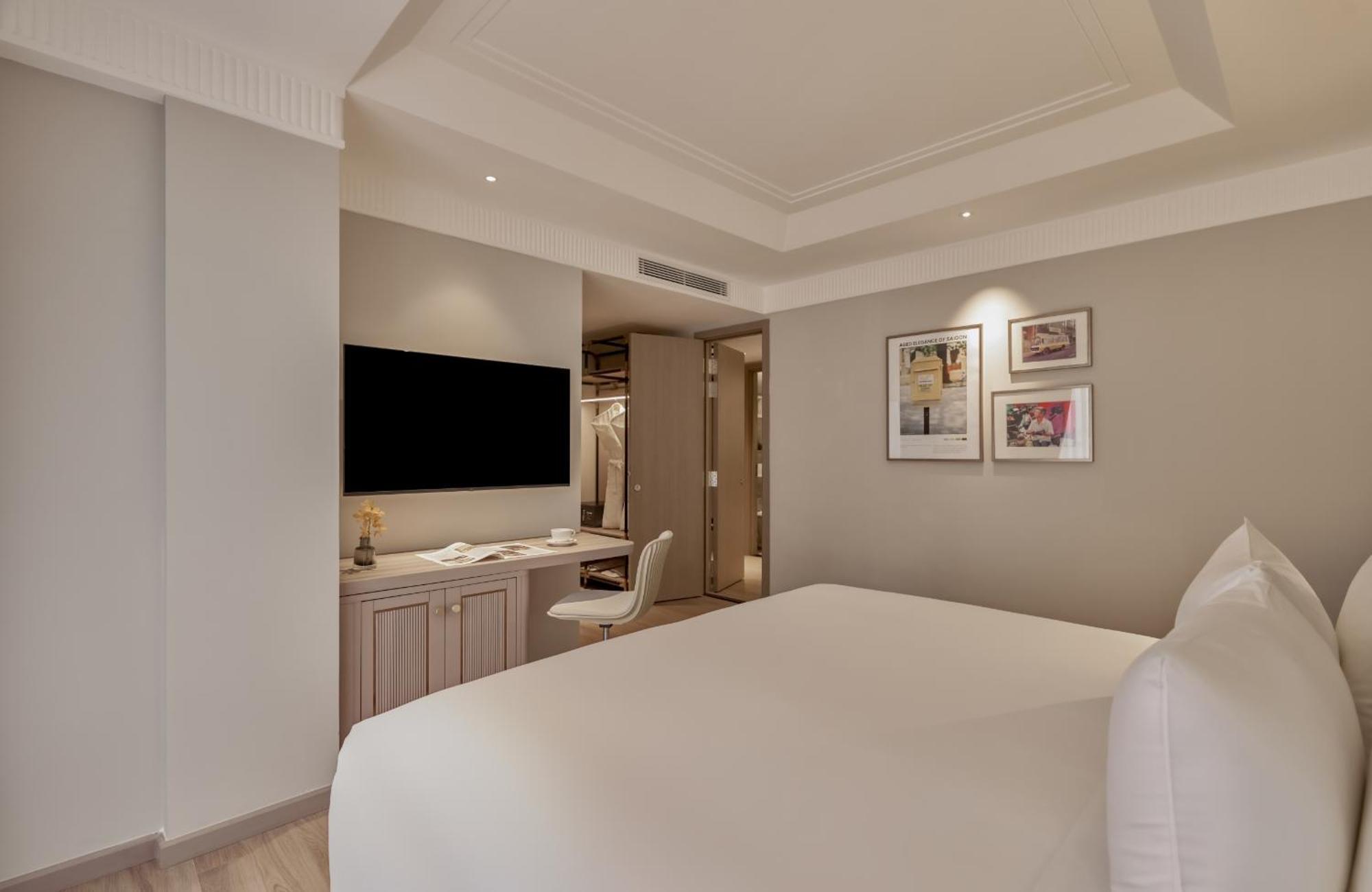 La Siesta Premium Saigon Hotel