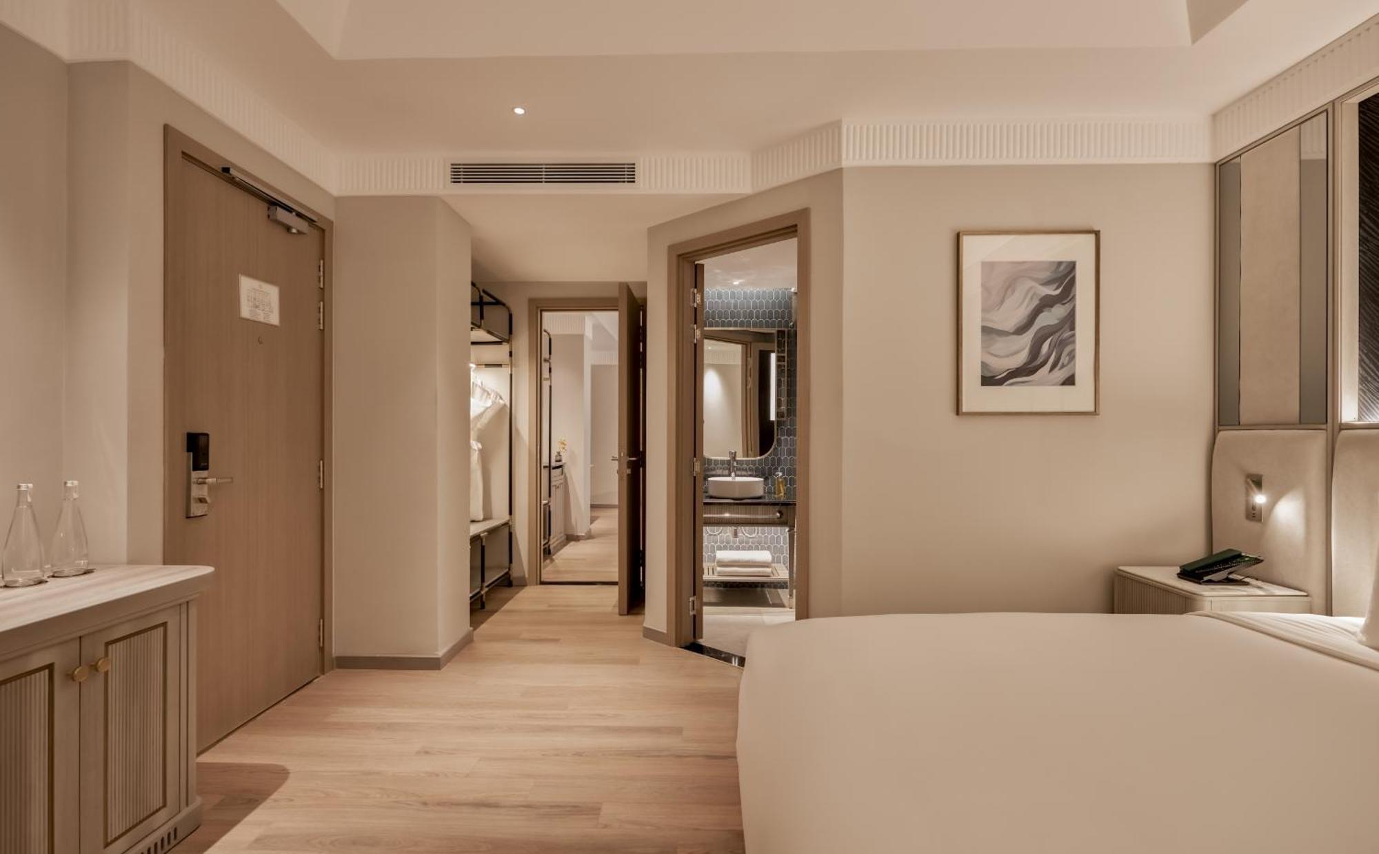 Hotel La Siesta Premium Saigon 5*