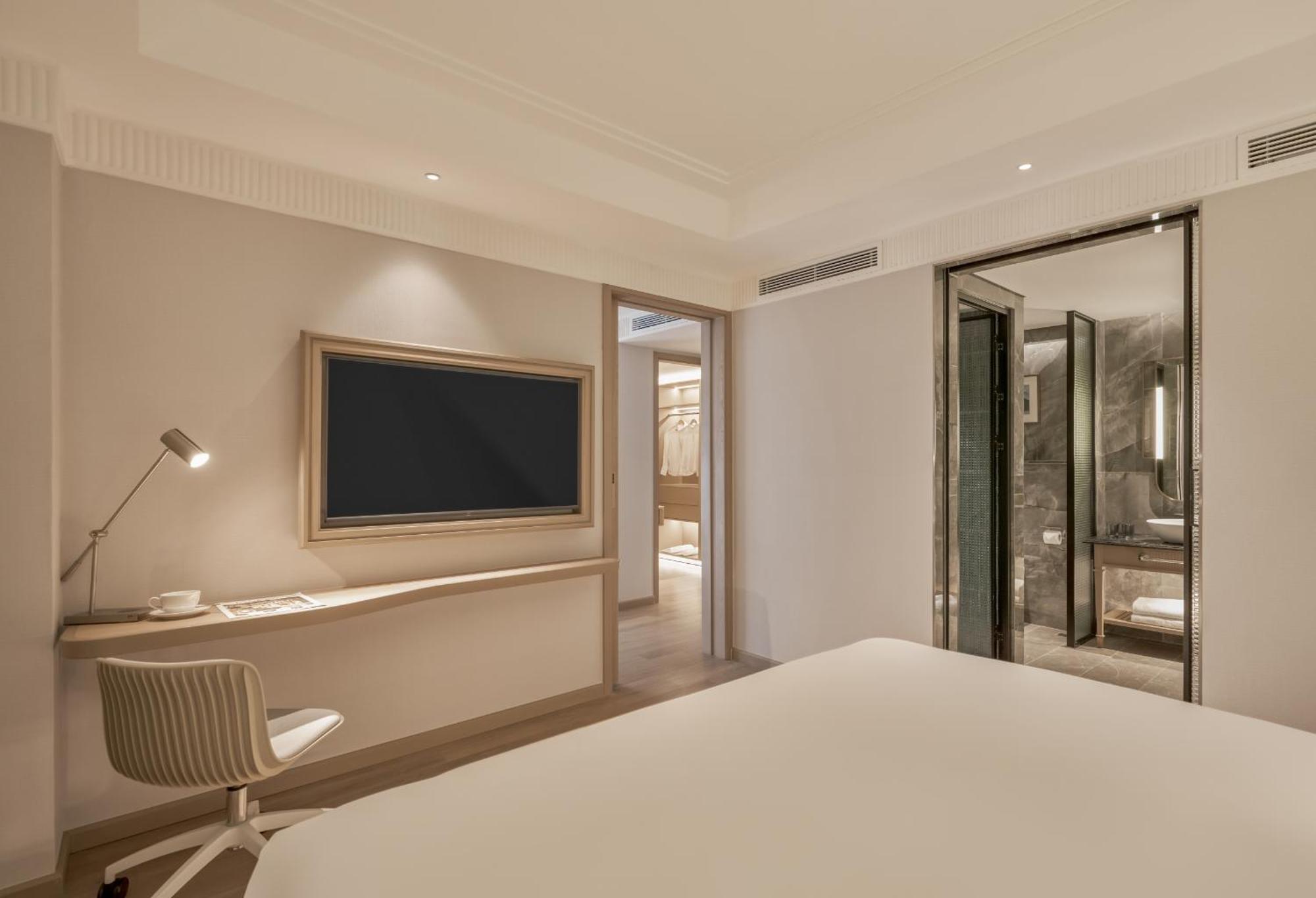 Hotel La Siesta Premium Saigon