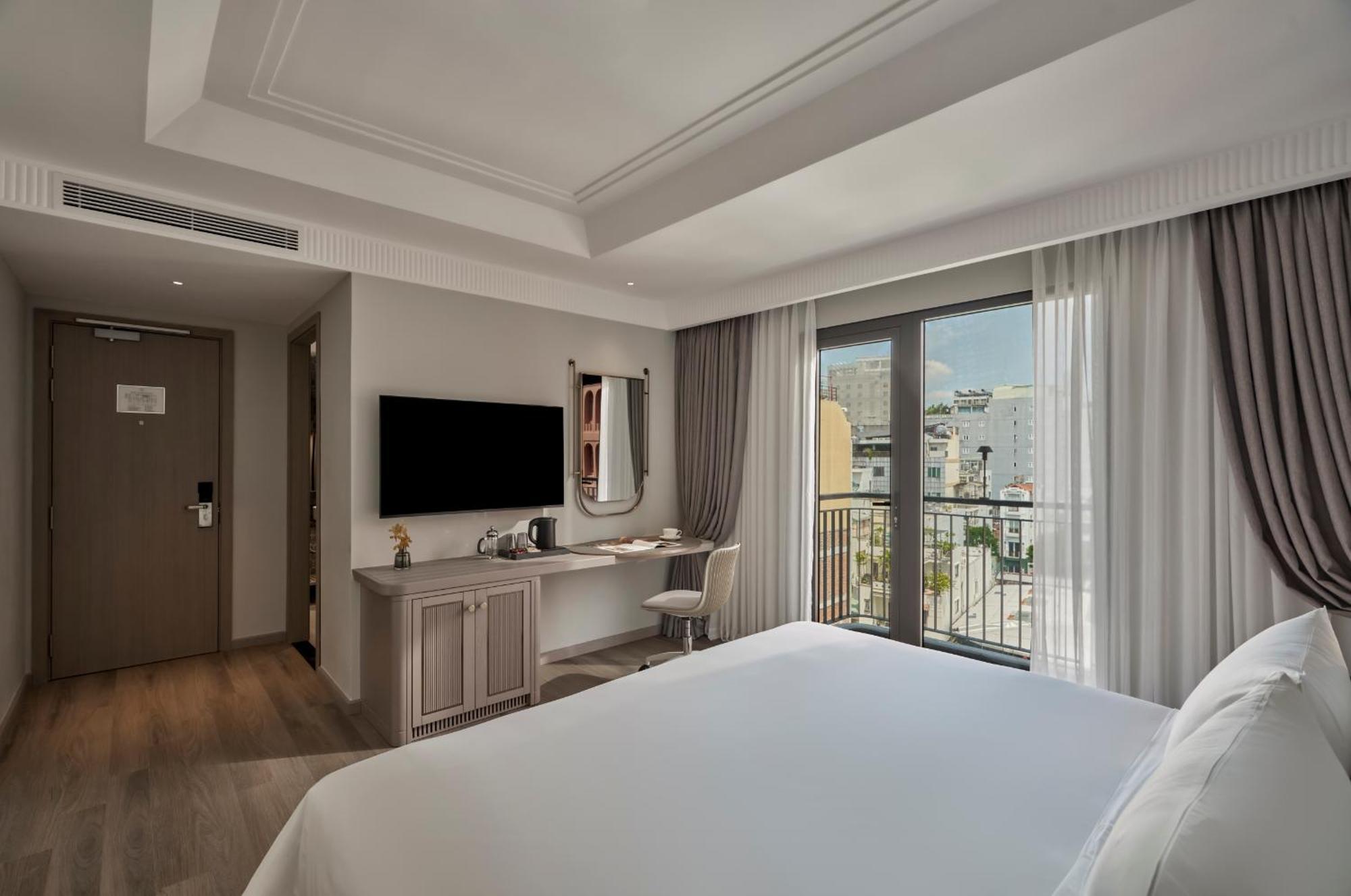 La Siesta Premium Saigon Hotel