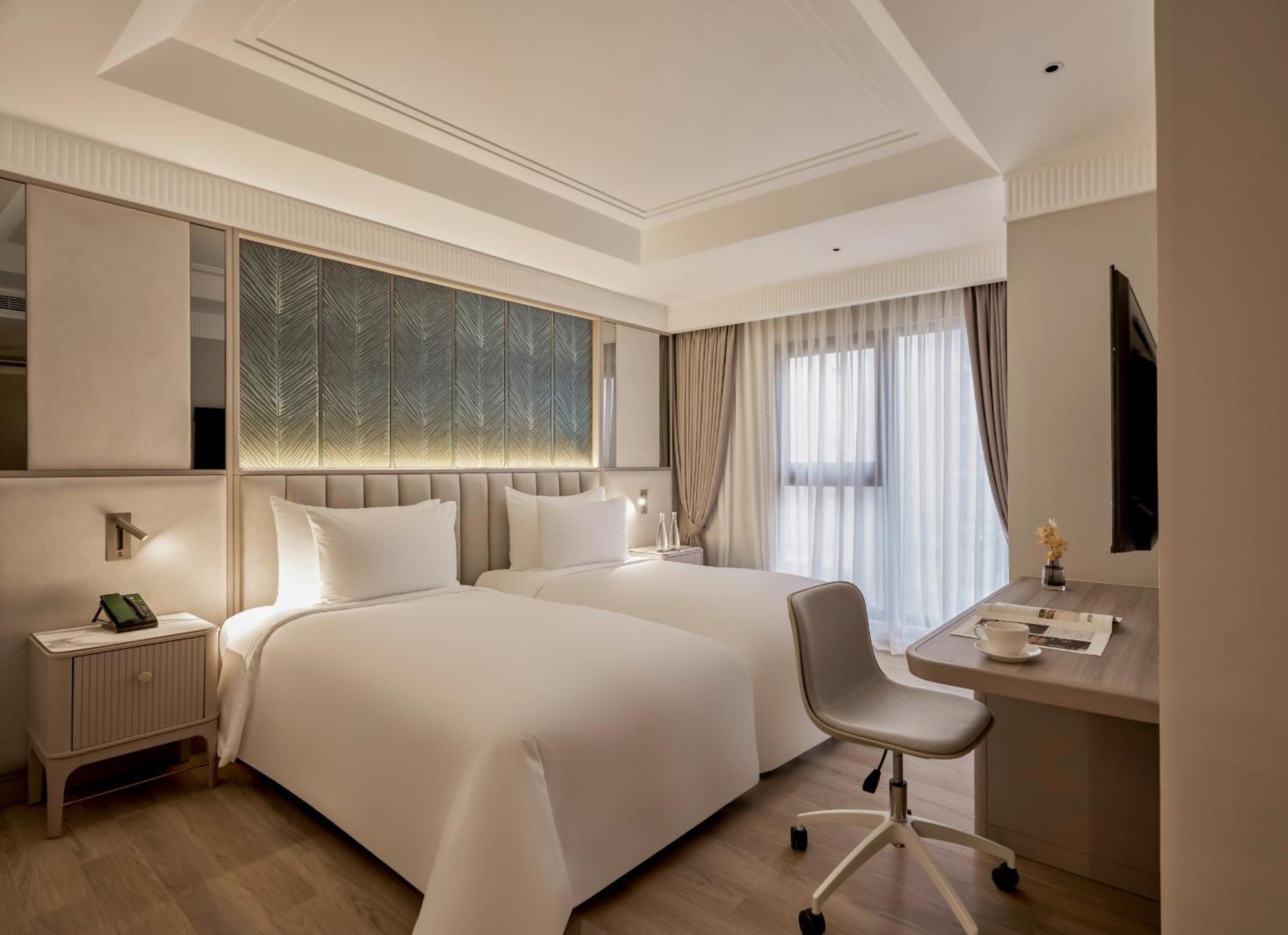 La Siesta Premium Saigon Hotel