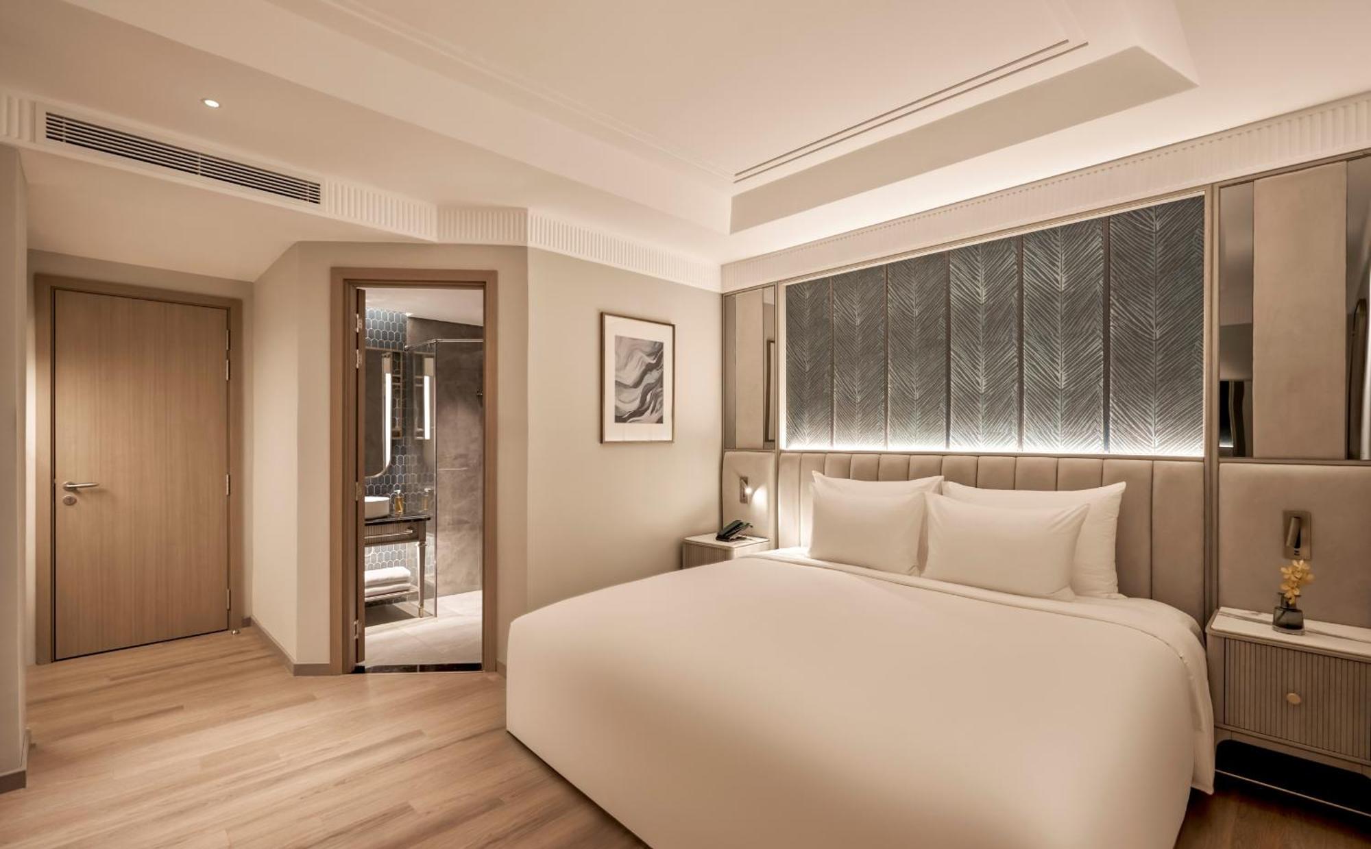 La Siesta Premium Saigon Hotel