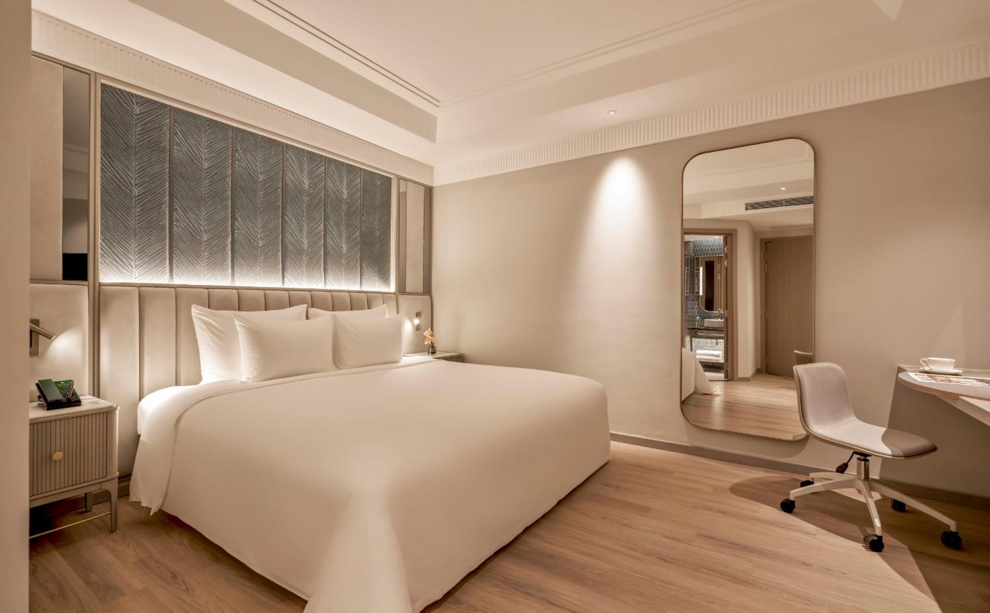 La Siesta Premium Saigon Hotel